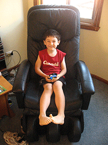 zach in chair01